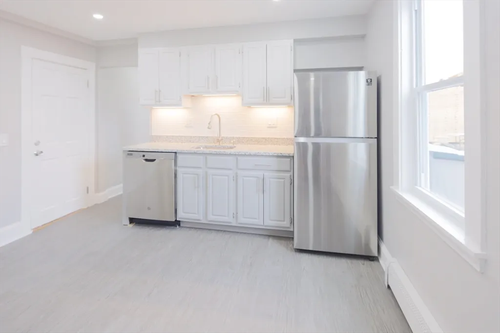 1 bed, 1 bath apartment for rent at 259 Calvary St Unit 1, Waltham — photo 6 of 27