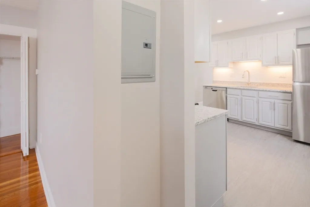 1 bed, 1 bath apartment for rent at 259 Calvary St Unit 1, Waltham — photo 18 of 27