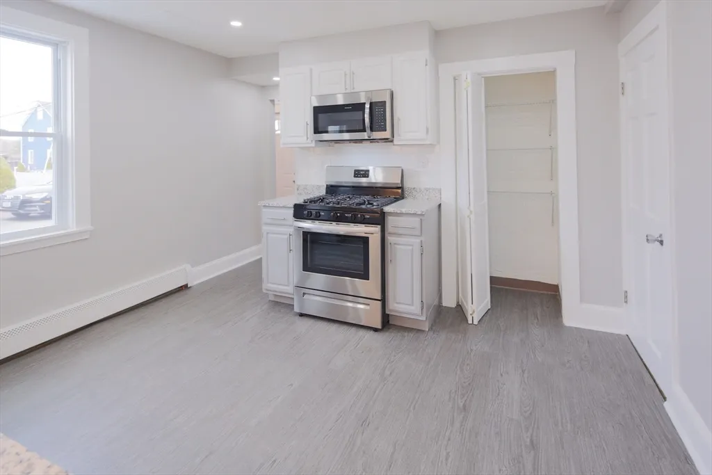 1 bed, 1 bath apartment for rent at 259 Calvary St Unit 1, Waltham — photo 4 of 27
