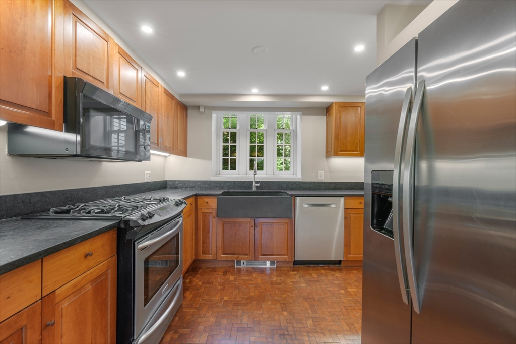 4 bed, 3 bath apartment for rent at 259 Mount Auburn, Harvard Square — photo 1 of 24
