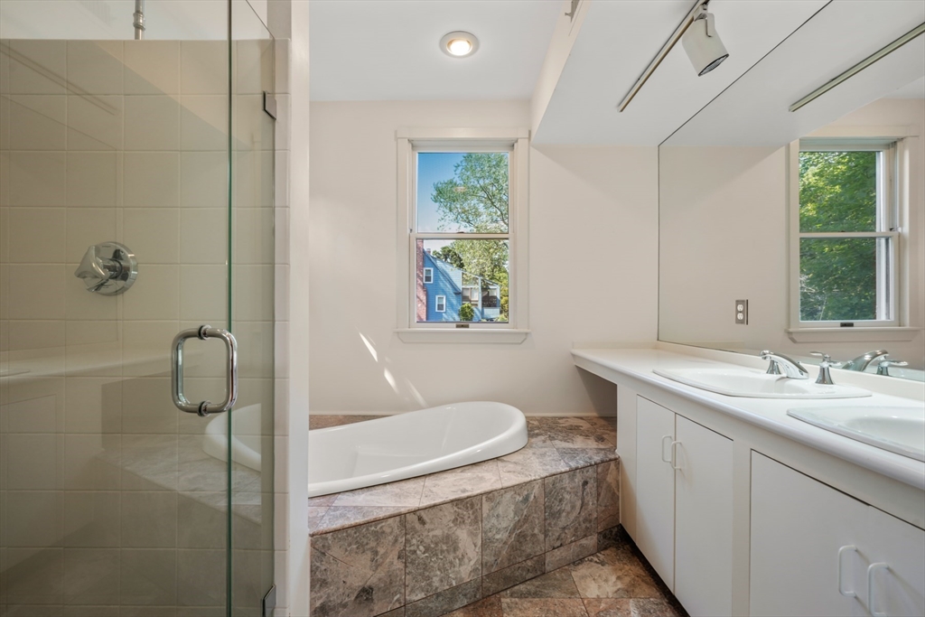 4 bed, 3 bath apartment for rent at 259 Mount Auburn, Harvard Square — photo 11 of 24
