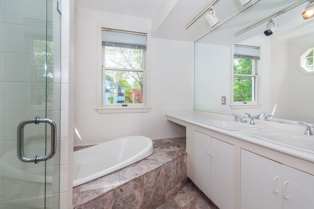 4 bed, 3 bath apartment for rent at 259 Mount Auburn Unit 259, Cambridge — photo 12 of 20
