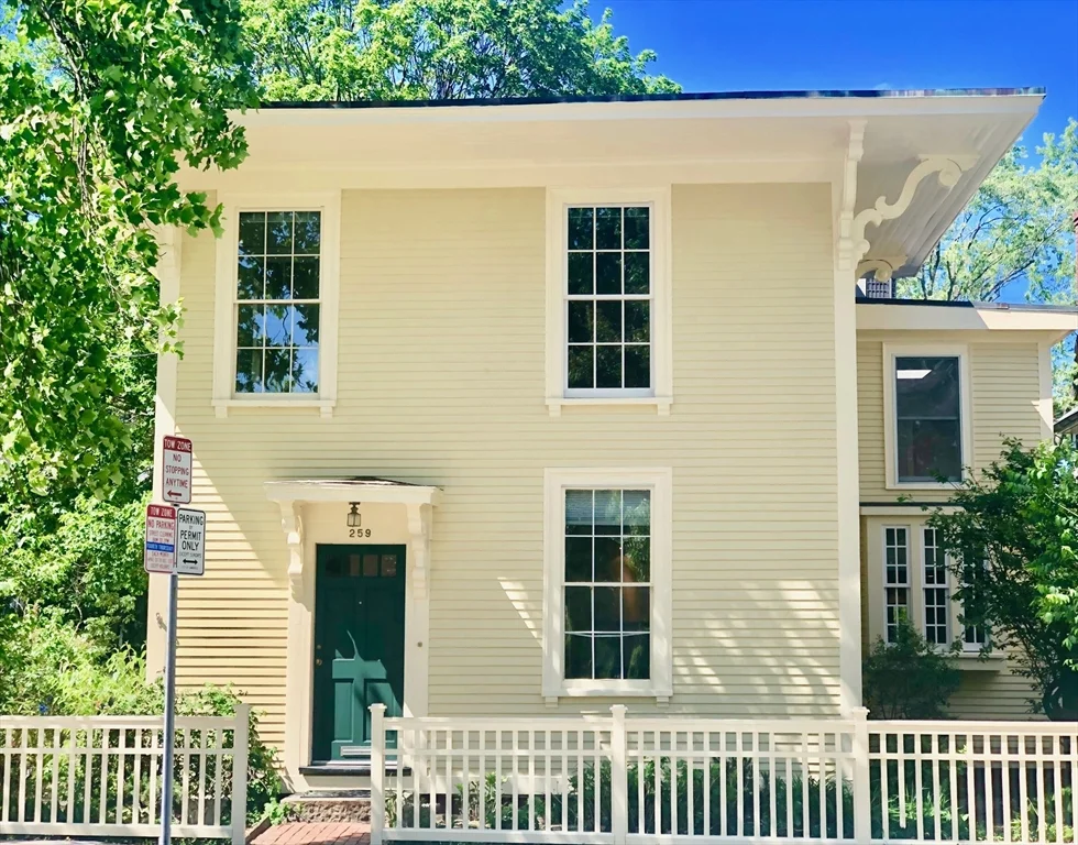 4 bed, 3 bath apartment for rent at 259 Mount Auburn Unit 259, Cambridge — photo 1 of 20