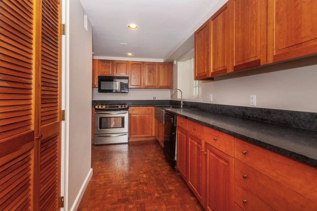 4 bed, 3 bath apartment for rent at 259 Mount Auburn Unit 259, Cambridge — photo 4 of 20