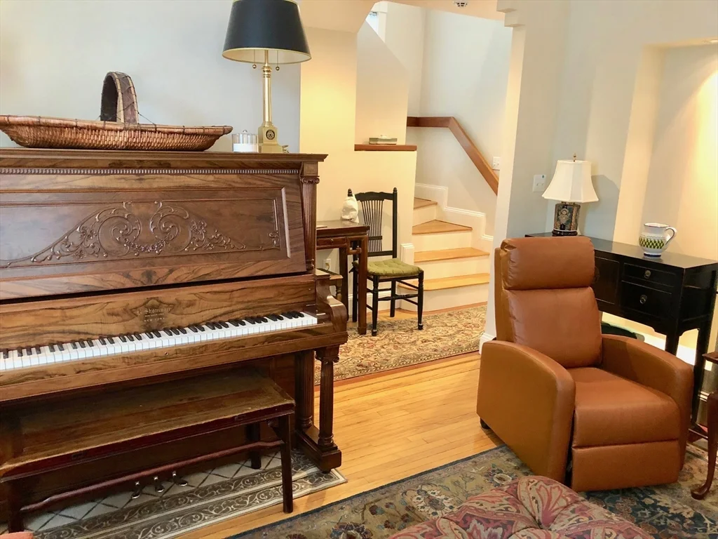 4 bed, 3 bath apartment for rent at 259 Mount Auburn Unit 259, Cambridge — photo 9 of 20