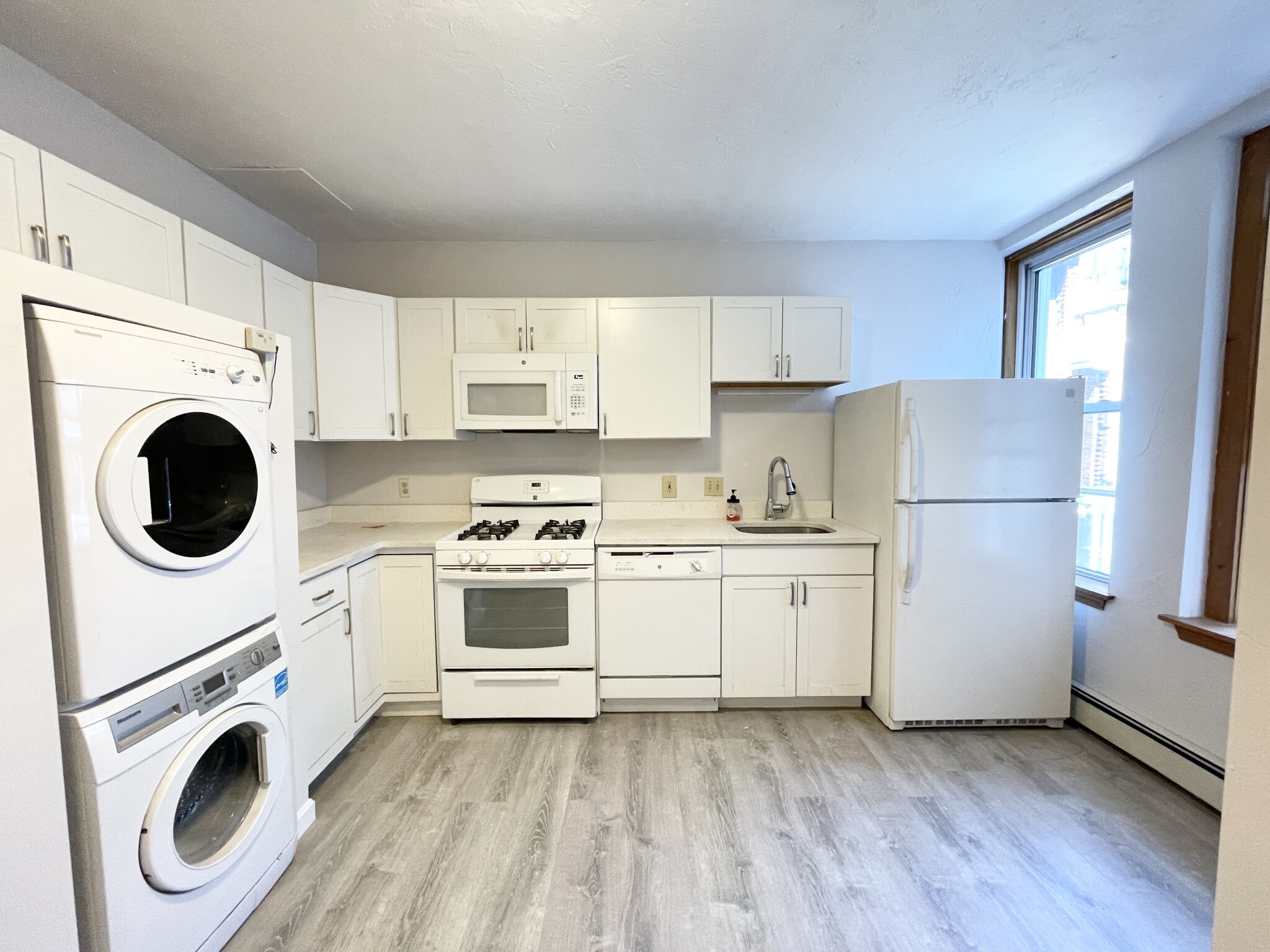 4 bed, 1 bath apartment for rent at 259 North St Unit 1, North End — photo 1 of 15