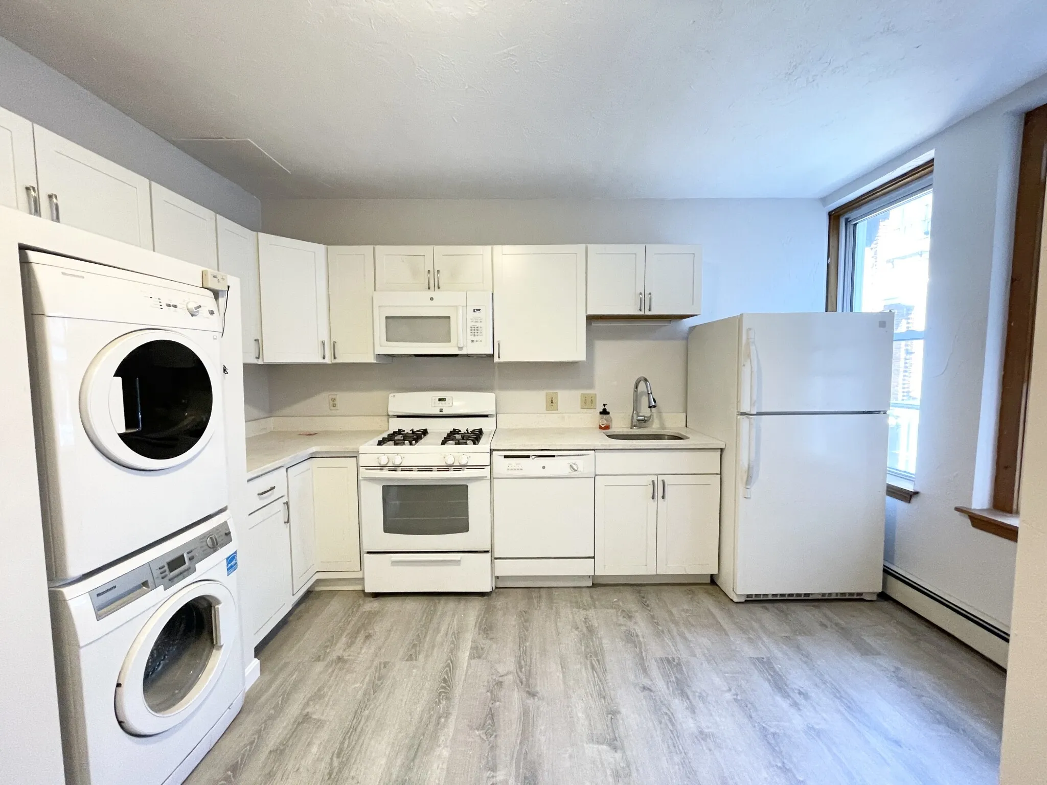 4 bed, 1 bath apartment for rent at 259 North St Unit 2, North End