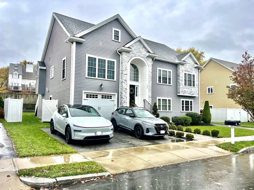 3 bed, 2 bath apartment for rent at 259 Oakwood Ave, Revere