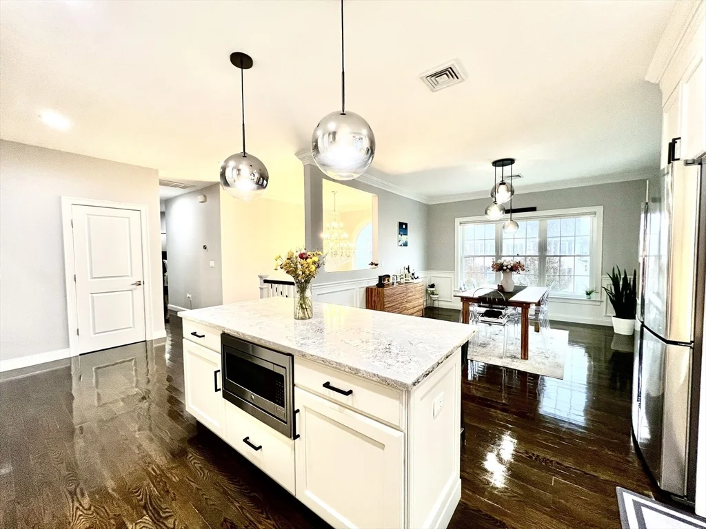 3 bed, 2 bath apartment for rent at 259 Oakwood Ave, Revere — photo 5 of 42