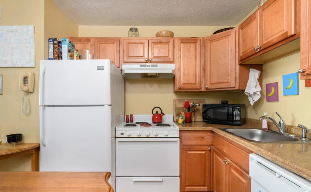 2 bed, 1 bath apartment for rent at 259 Summer St Unit 9, Spring Hill — photo 2 of 14