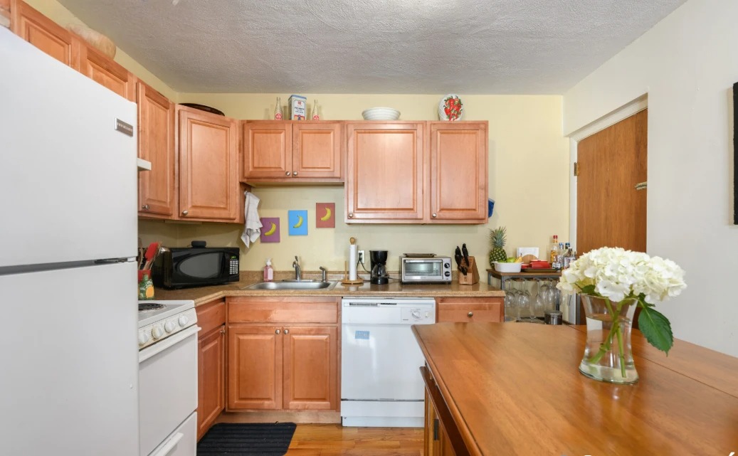 2 bed, 1 bath apartment for rent at 259 Summer St Unit 9, Spring Hill