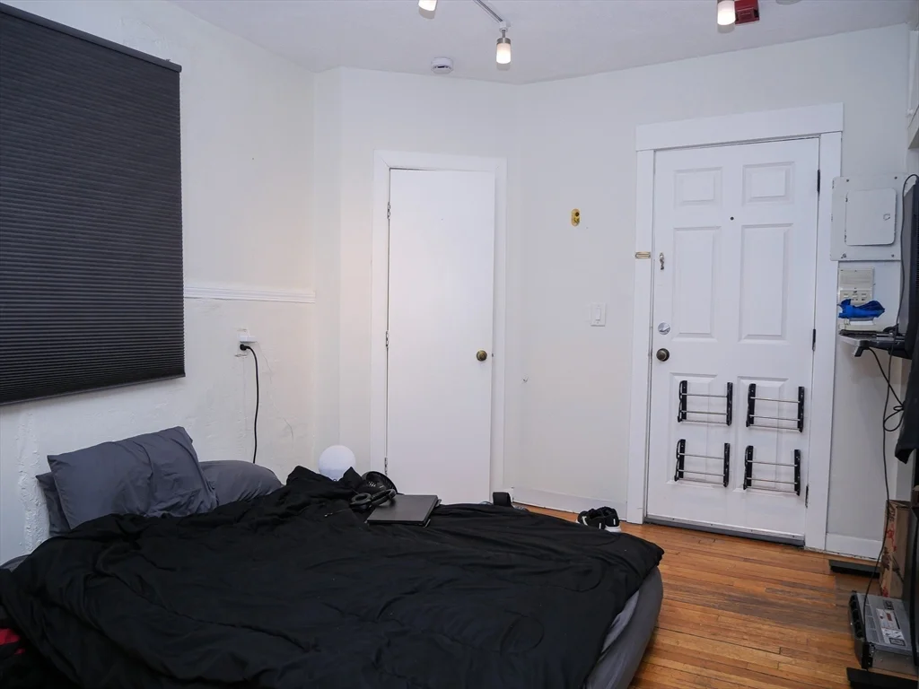 Studio bed, 1 bath apartment for rent at 259 W Newton St Unit 1, South End — photo 2 of 6