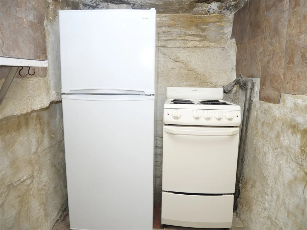 Studio bed, 1 bath apartment for rent at 259 W Newton Unit 3, South End — photo 4 of 6