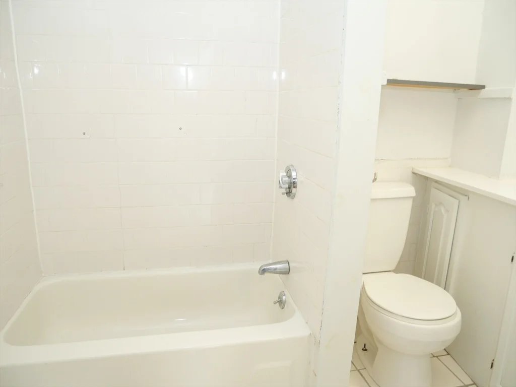 1 bed, 1 bath apartment for rent at 259 West Newton Unit 9, South End — photo 4 of 5