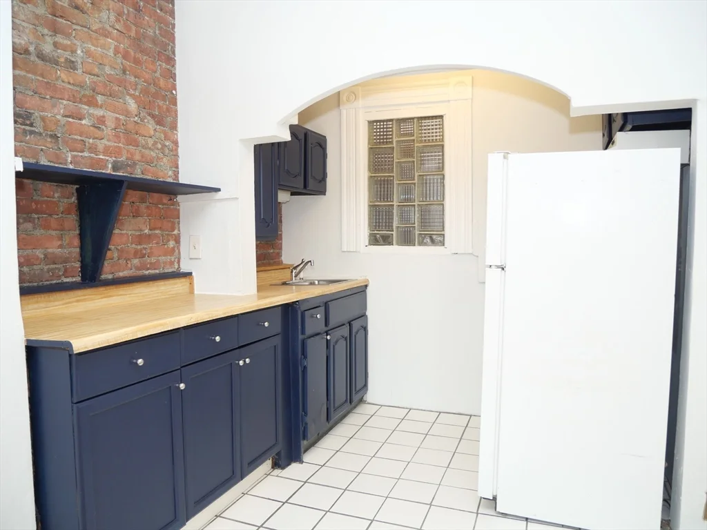 1 bed, 1 bath apartment for rent at 259 West Newton Unit 9, South End — photo 3 of 5