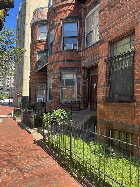 Studio bed, 1.5 bath apartment for rent at 259 West Newton St Unit 7, South End — photo 5 of 6
