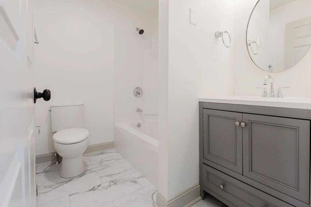 6 bed, 3 bath apartment for rent at 2591 Washington St Unit 2591, Roxbury — photo 18 of 26