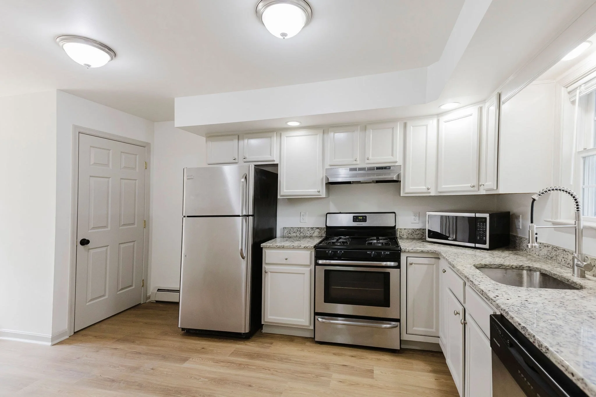 5 bed, 3 bath apartment for rent at 2591 Washington St Unit 2591, Roxbury — photo 3 of 22