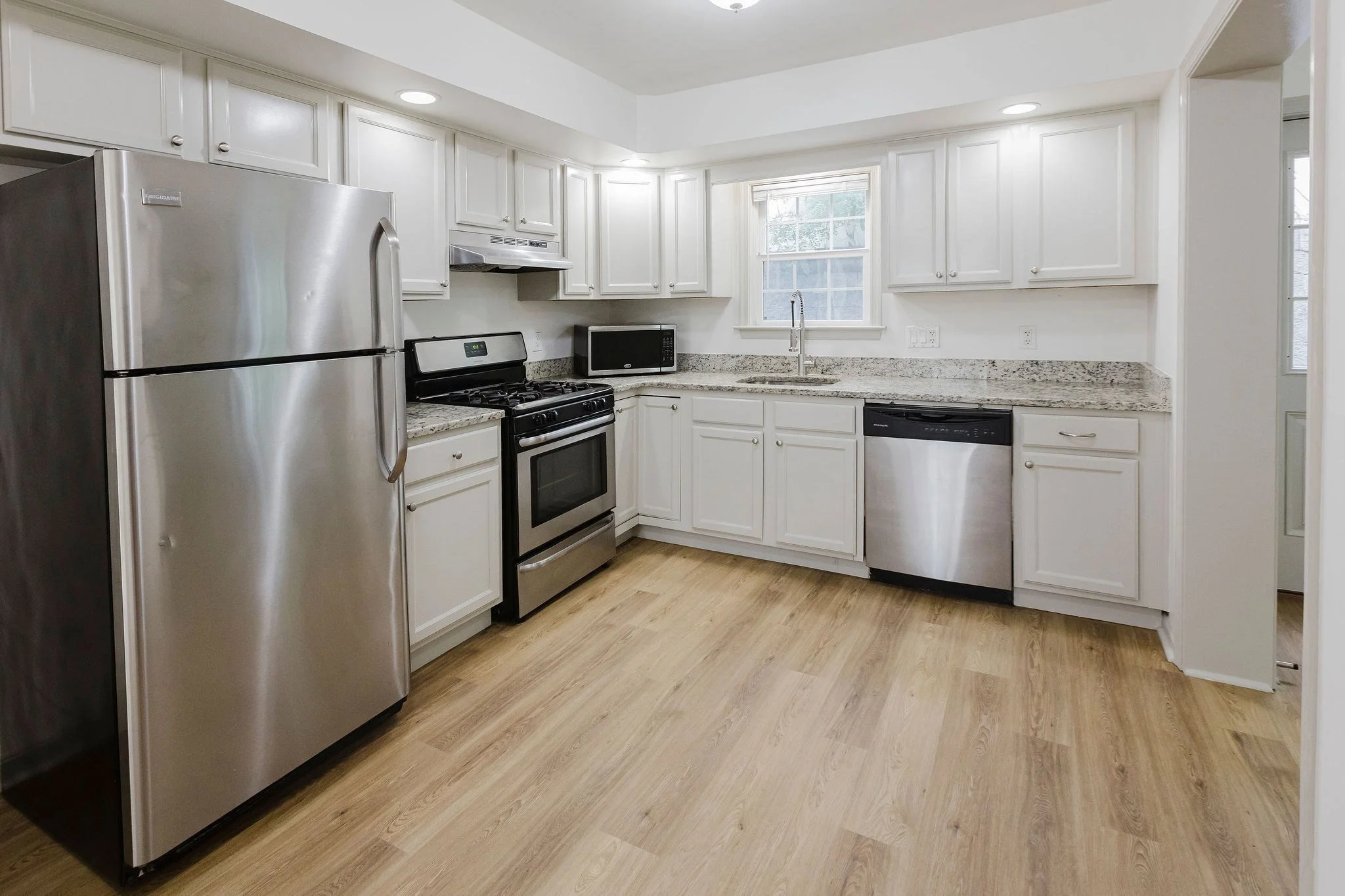 5 bed, 3 bath apartment for rent at 2591 Washington St Unit 2591, Roxbury — photo 4 of 22