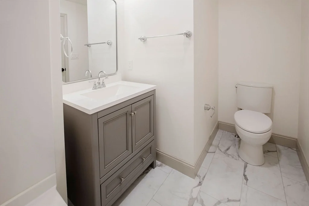 6 bed, 3 bath apartment for rent at 2591 Washington St Unit 2591, Roxbury — photo 8 of 26