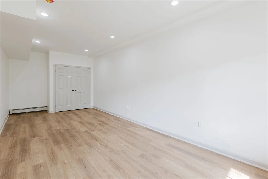 6 bed, 3 bath apartment for rent at 2591 Washington St Unit 2591, Roxbury — photo 21 of 26