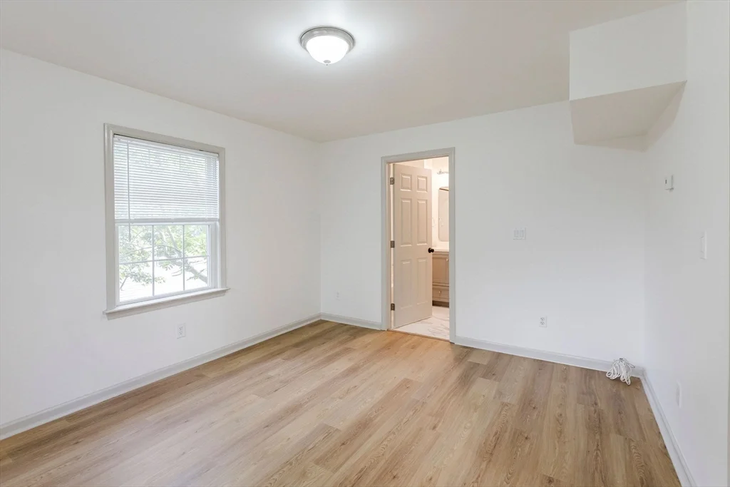 6 bed, 3 bath apartment for rent at 2591 Washington St Unit 2591, Roxbury — photo 6 of 26