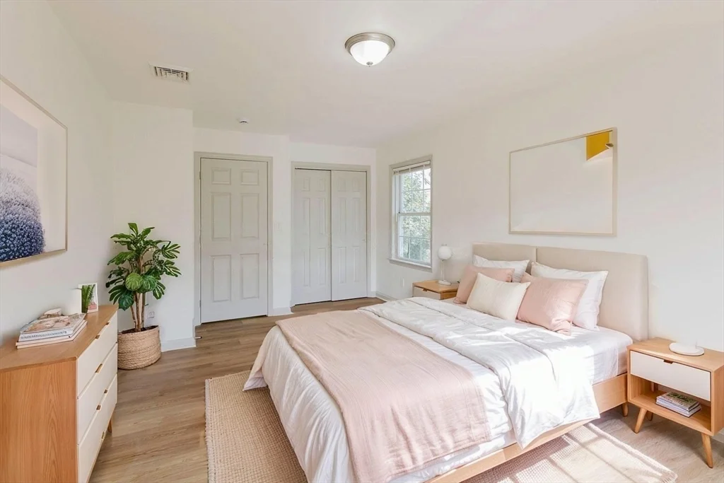 6 bed, 3 bath apartment for rent at 2591 Washington St Unit 2591, Roxbury — photo 10 of 26