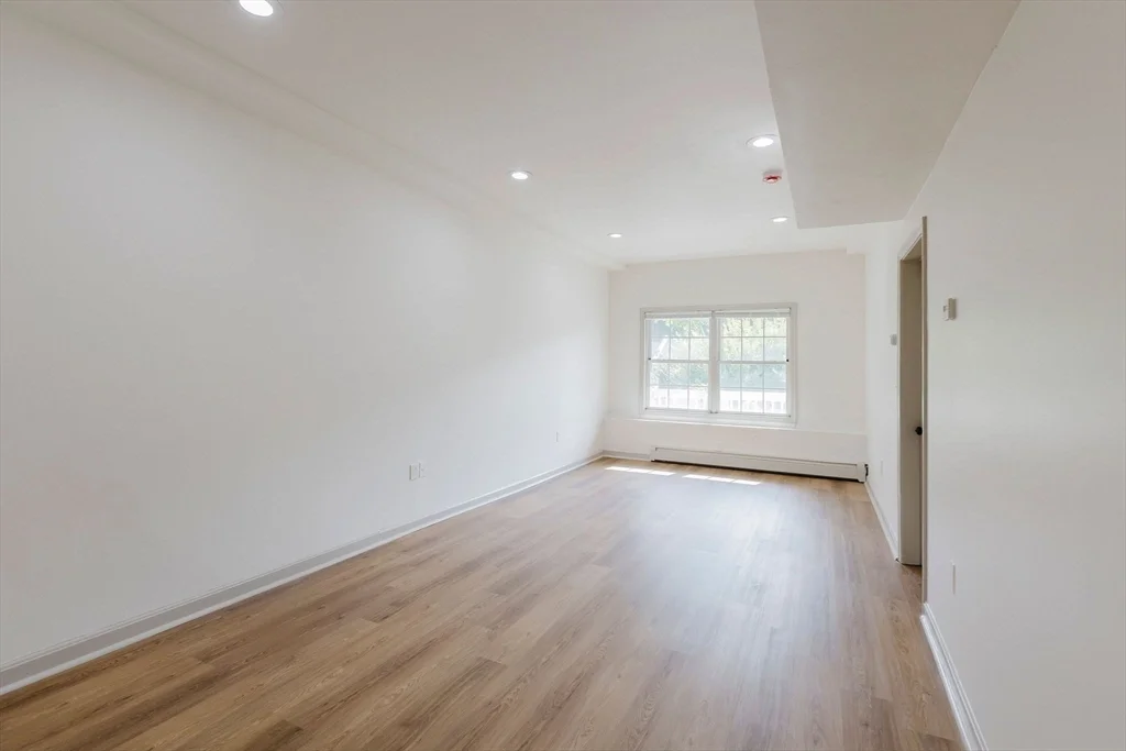 6 bed, 3 bath apartment for rent at 2591 Washington St Unit 2591, Roxbury — photo 20 of 26