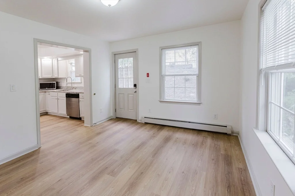 6 bed, 3 bath apartment for rent at 2591 Washington St Unit 2591, Roxbury — photo 2 of 26