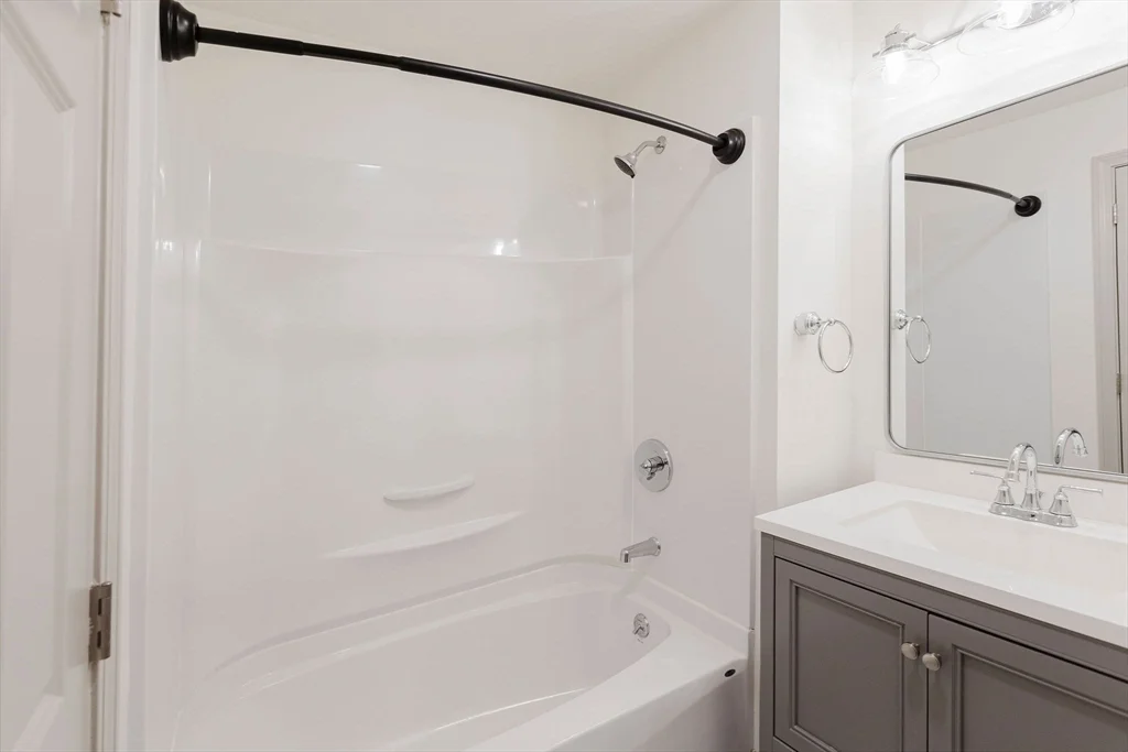 6 bed, 3 bath apartment for rent at 2591 Washington St Unit 2591, Roxbury — photo 7 of 26
