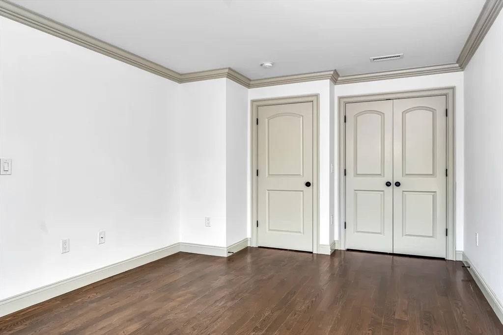 5 bed, 2 bath apartment for rent at 2593 Washington St Unit 2593, Roxbury — photo 2 of 21