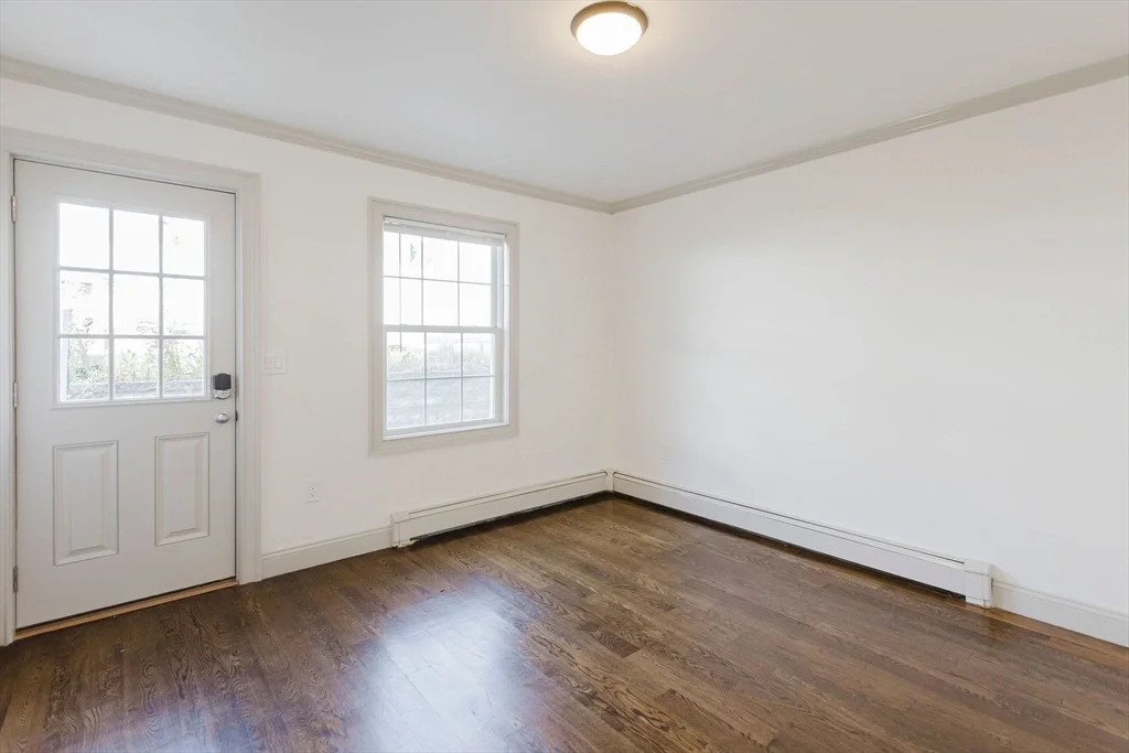 6 bed, 2 bath apartment for rent at 2599 Washington St Unit 2599, Roxbury — photo 3 of 19