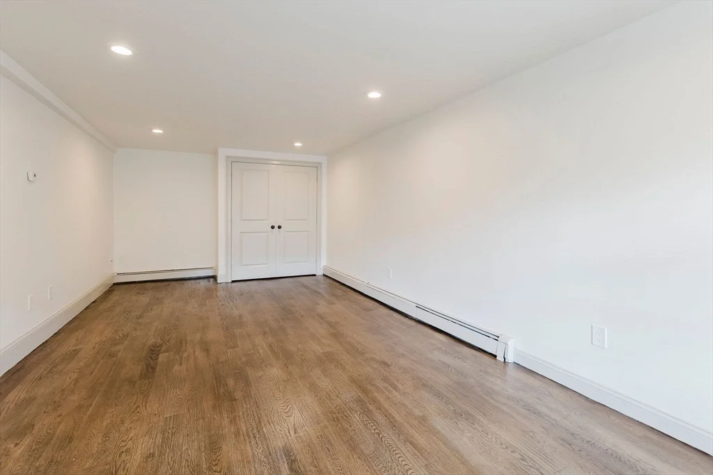 6 bed, 2 bath apartment for rent at 2599 Washington St Unit 2599, Roxbury — photo 10 of 19