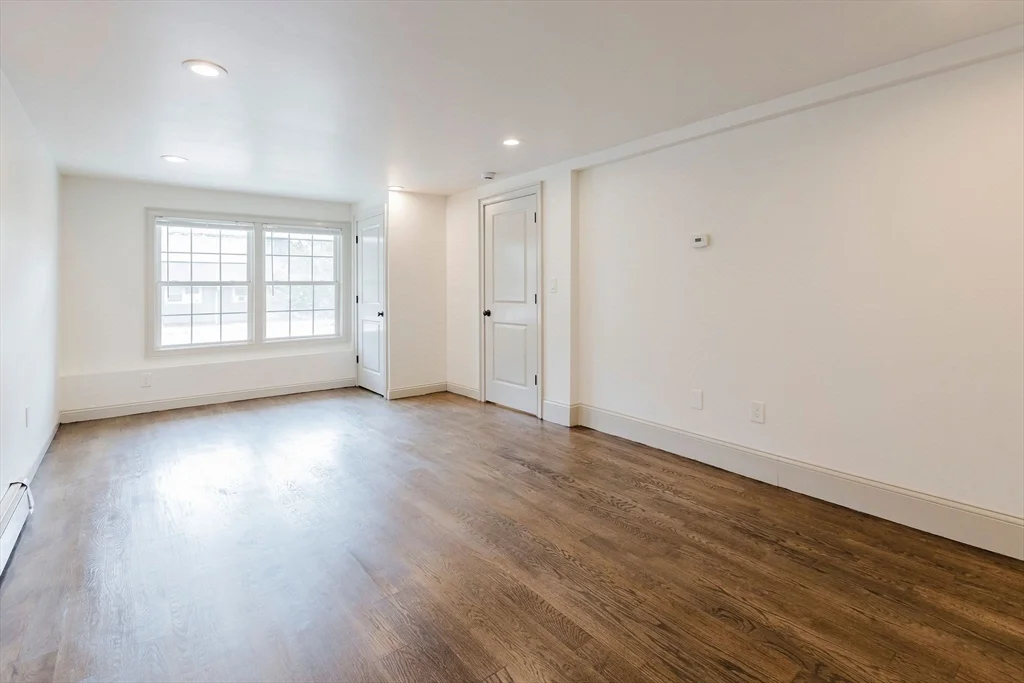 6 bed, 2 bath apartment for rent at 2599 Washington St Unit 2599, Roxbury — photo 9 of 19