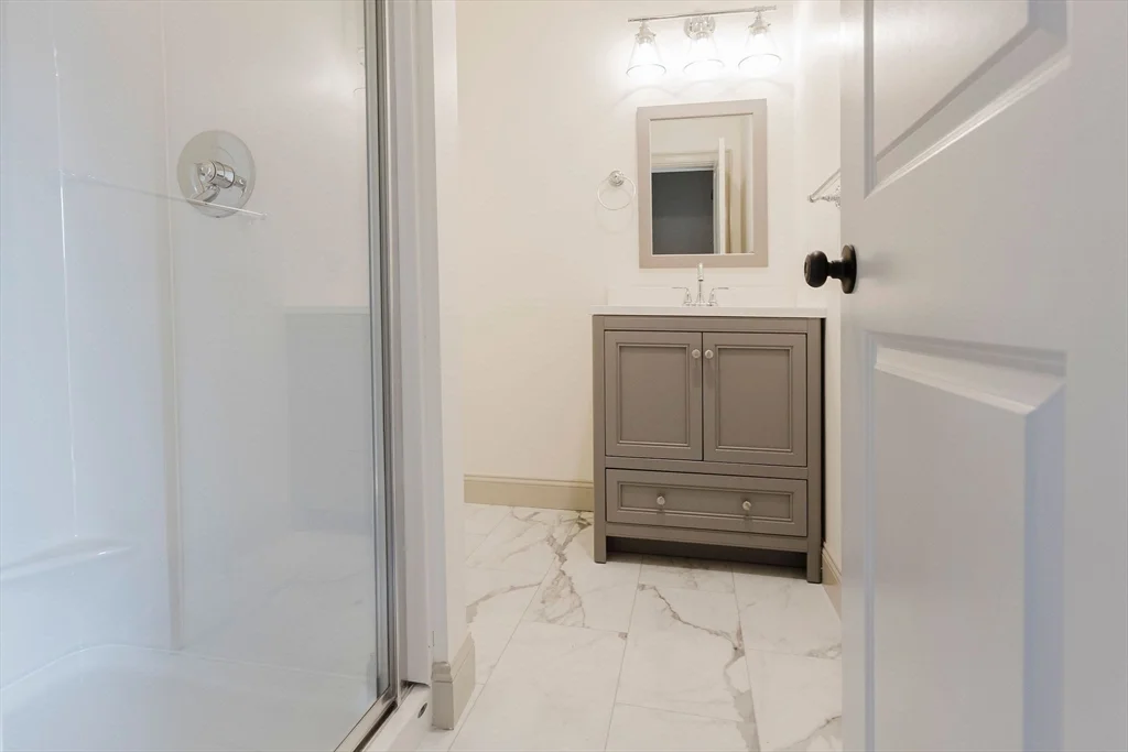 6 bed, 2 bath apartment for rent at 2599 Washington St Unit 2599, Roxbury — photo 11 of 19