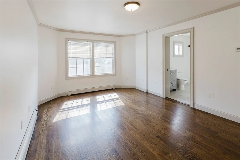6 bed, 2 bath apartment for rent at 2599 Washington St Unit 2599, Roxbury — photo 6 of 19