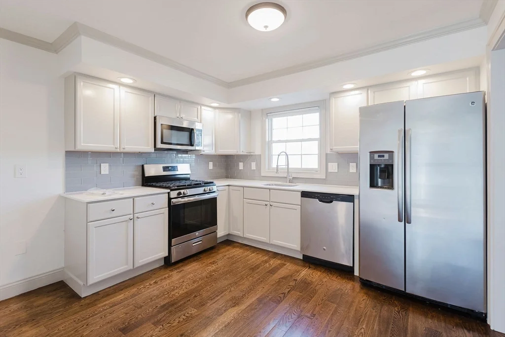 6 bed, 2 bath apartment for rent at 2599 Washington St Unit 2599, Roxbury — photo 4 of 19