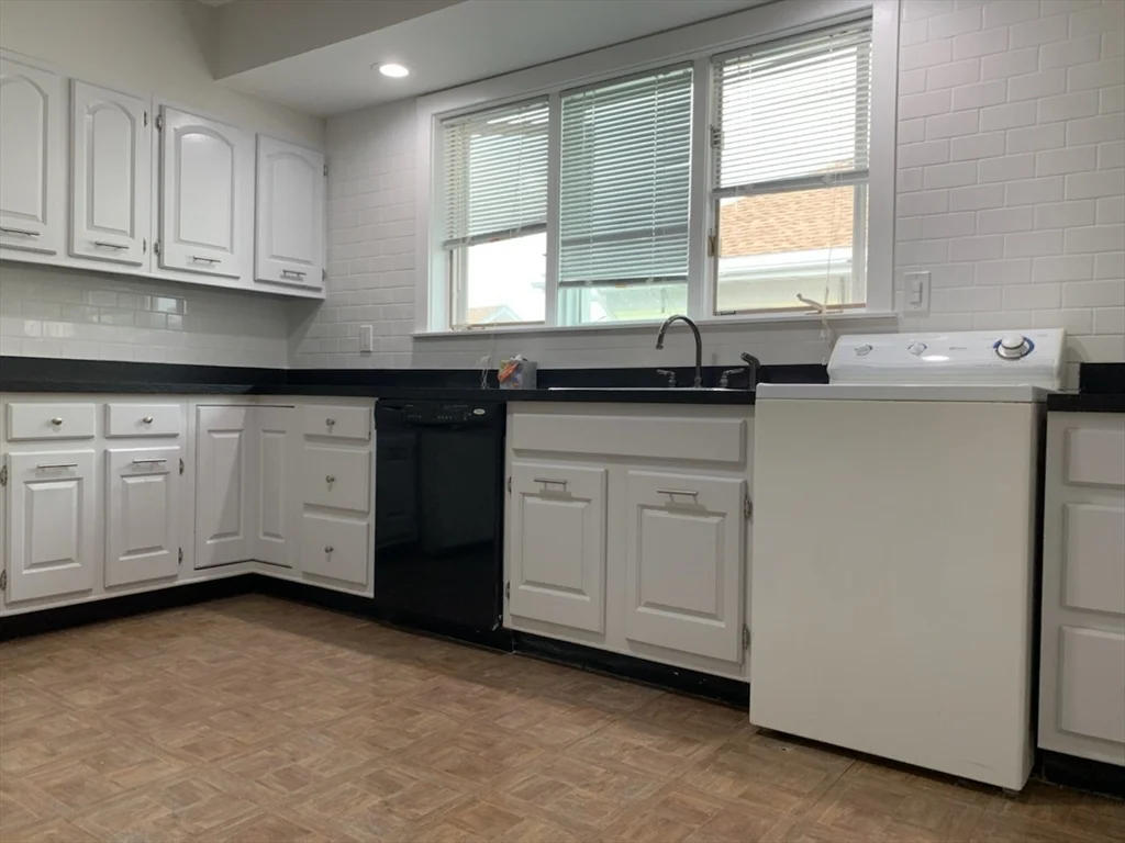 3 bed, 1 bath apartment for rent at 25A Bradbury Ave Unit 2, Wellington — photo 3 of 11