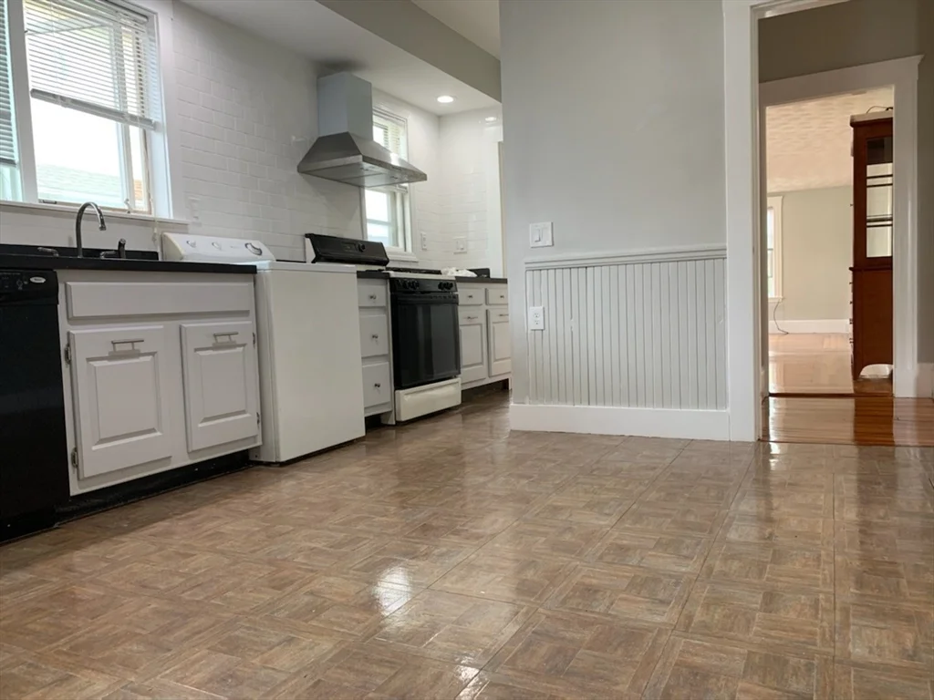 3 bed, 1 bath apartment for rent at 25A Bradbury Ave Unit 2, Wellington — photo 4 of 11