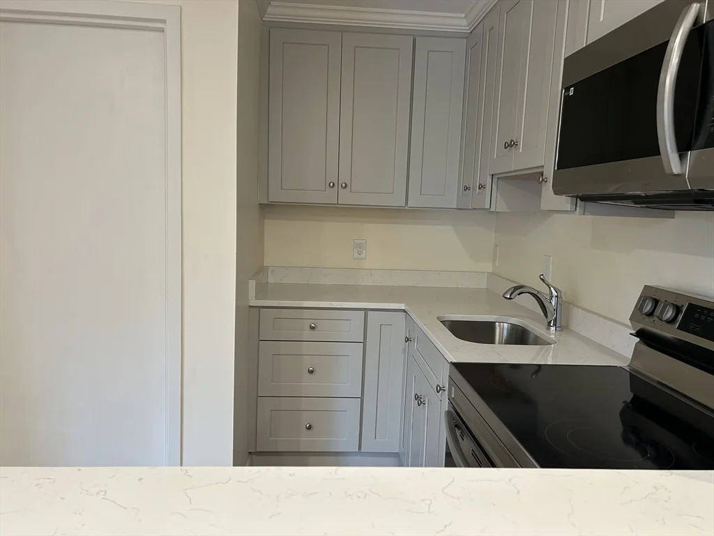 1 bed, 1 bath apartment for rent at 25C Minot St Unit 25C, Reading — photo 2 of 11