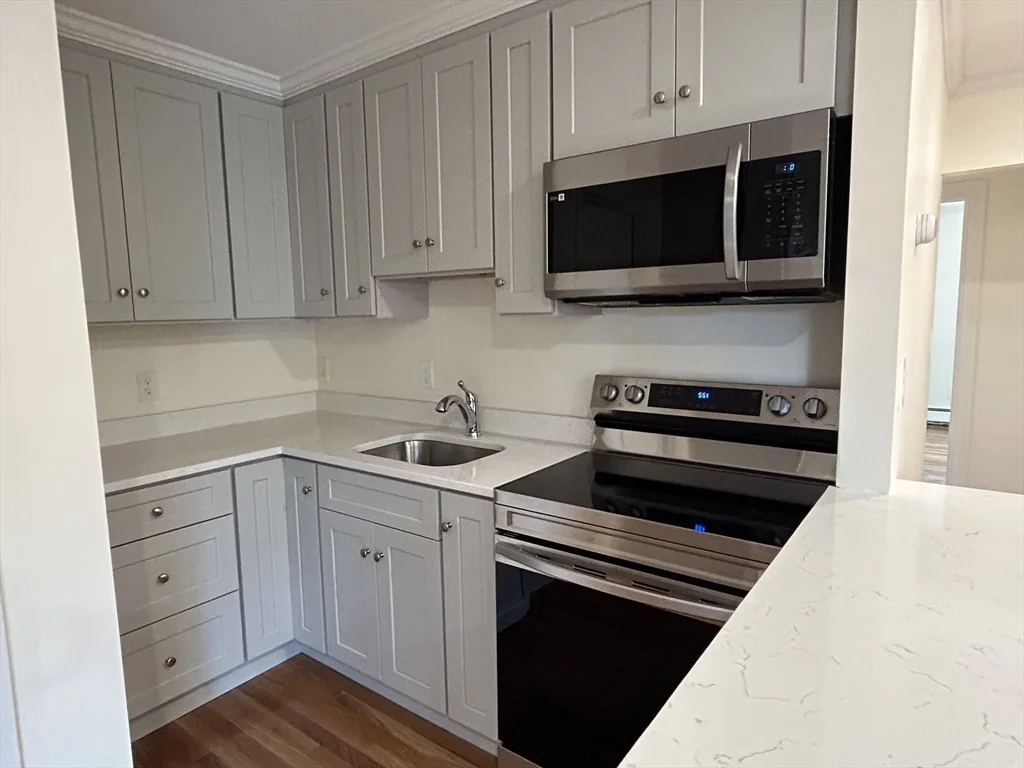1 bed, 1 bath apartment for rent at 25C Minot St Unit 25C, Reading — photo 1 of 11