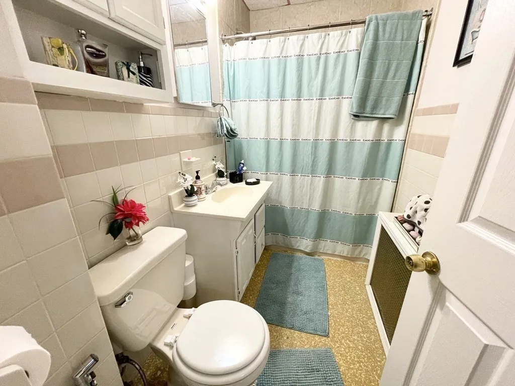 3 bed, 1 bath apartment for rent at 26-28 Harbor View Unit 1, Dorchester — photo 8 of 8
