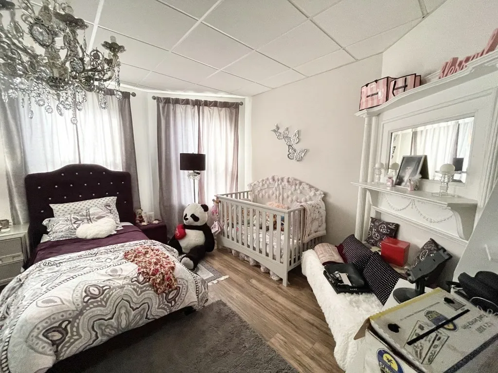 3 bed, 1 bath apartment for rent at 26-28 Harbor View Unit 1, Dorchester — photo 5 of 8