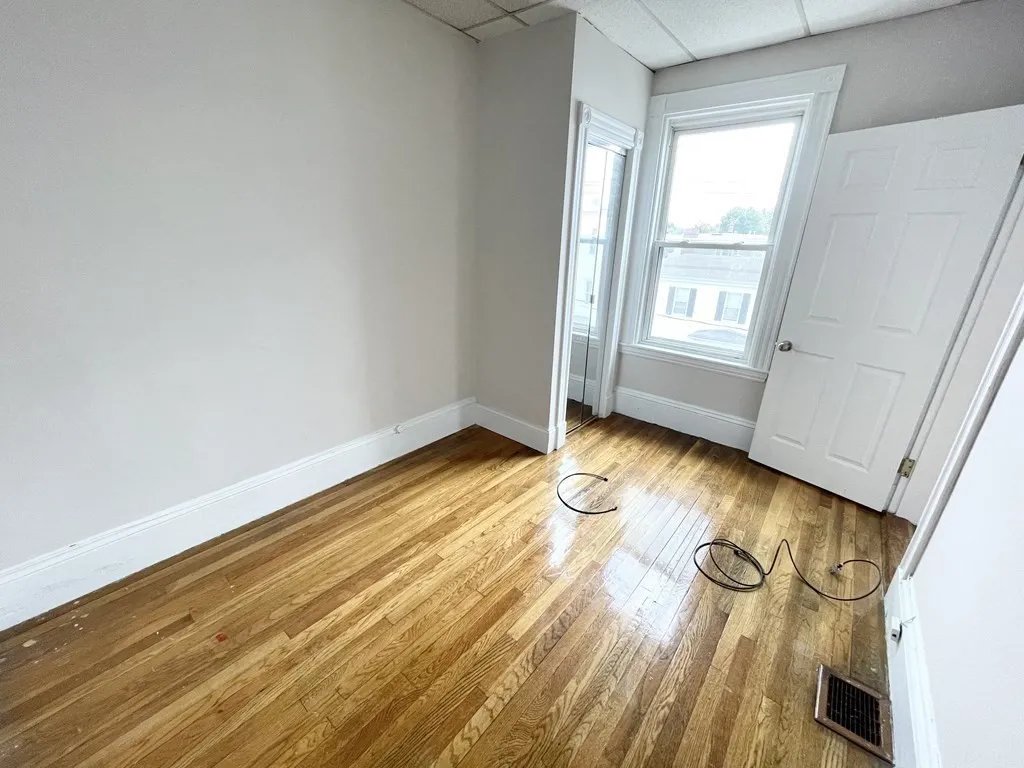 3 bed, 1 bath apartment for rent at 26-28 Harbor View Unit 1, Dorchester — photo 7 of 8