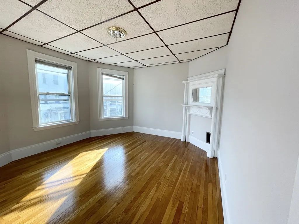 4 bed, 1 bath apartment for rent at 26-28 Harbor View Unit 2, Dorchester — photo 9 of 20