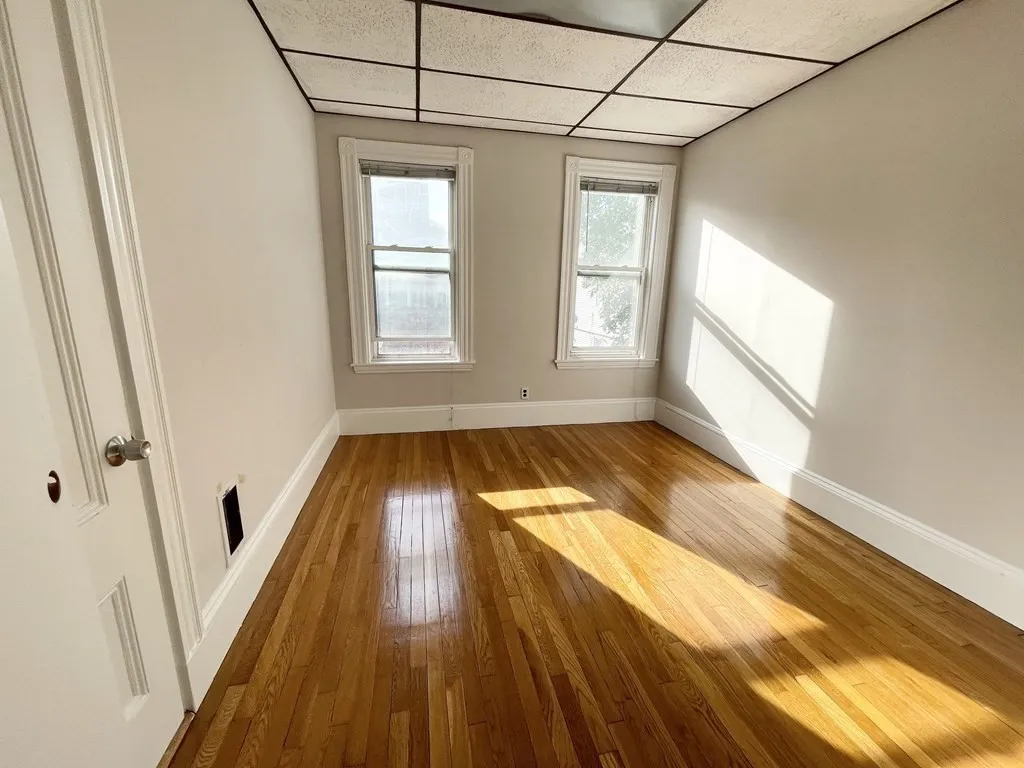 4 bed, 1 bath apartment for rent at 26-28 Harbor View Unit 2, Dorchester — photo 19 of 20