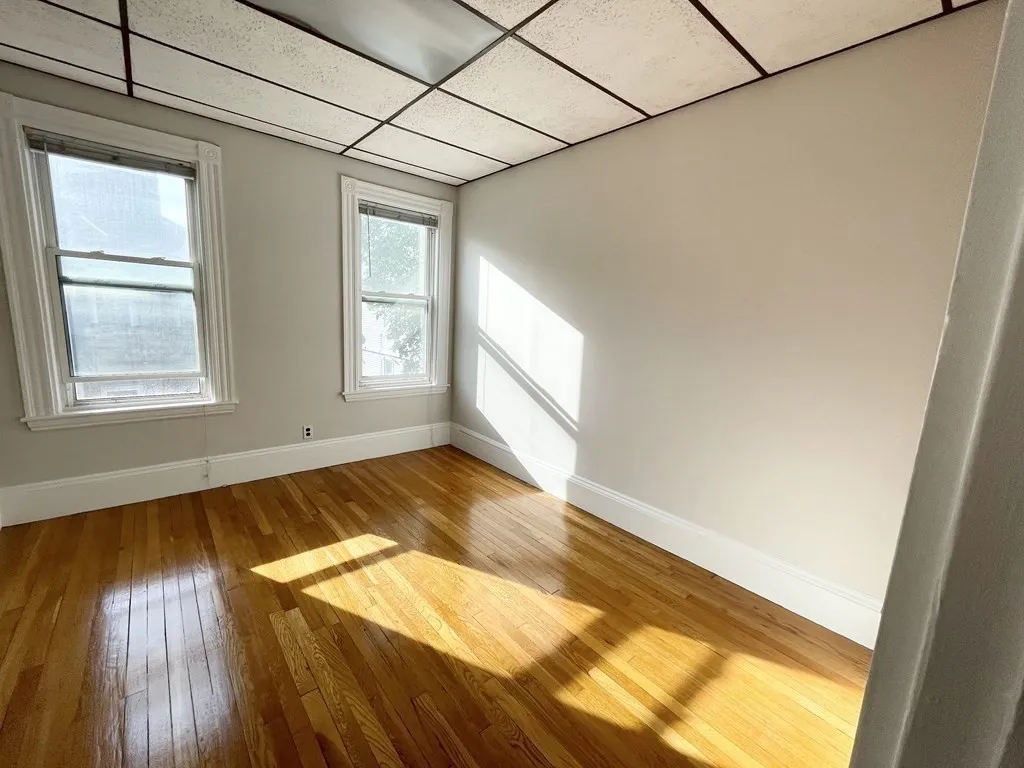 4 bed, 1 bath apartment for rent at 26-28 Harbor View Unit 2, Dorchester — photo 10 of 20