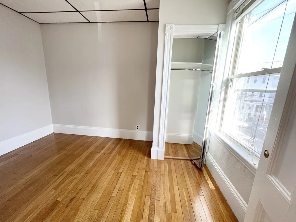 4 bed, 1 bath apartment for rent at 26-28 Harbor View Unit 2, Dorchester — photo 14 of 20
