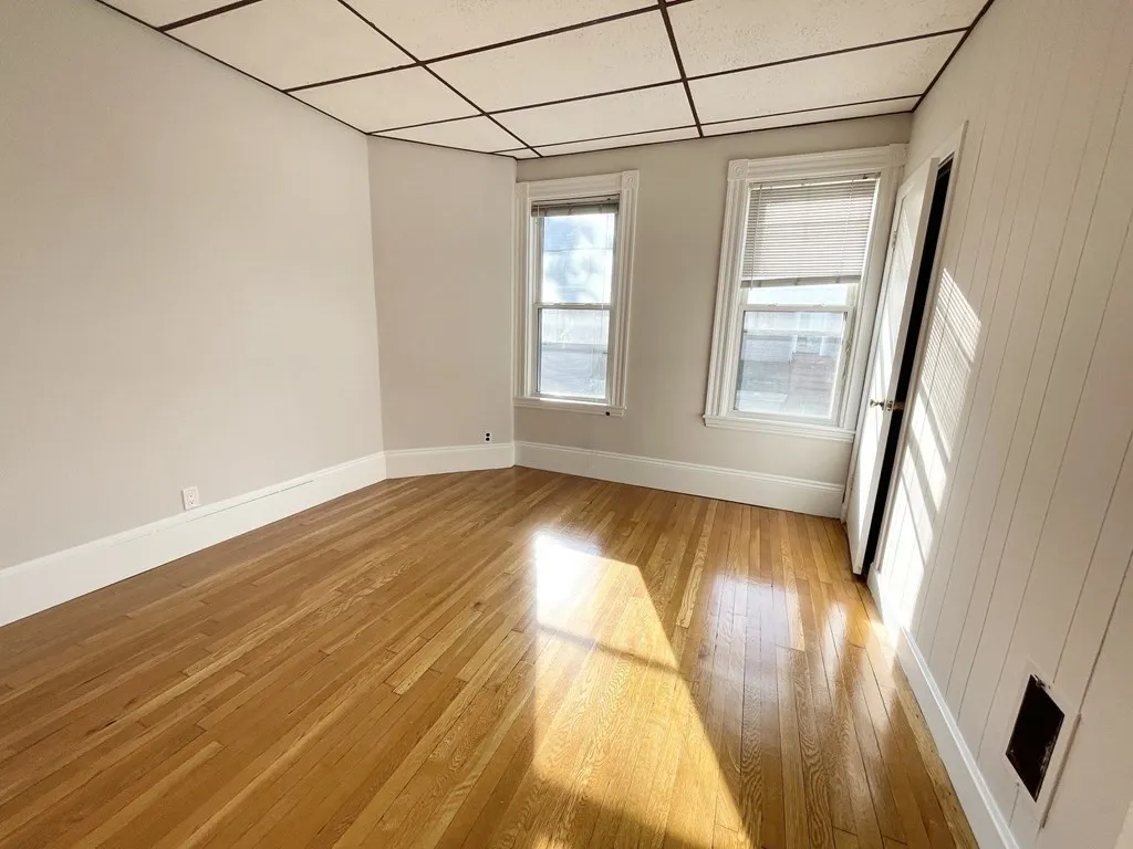 4 bed, 1 bath apartment for rent at 26-28 Harbor View Unit 2, Dorchester — photo 13 of 20