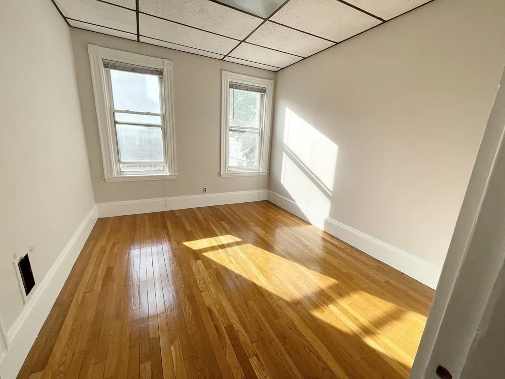 4 bed, 1 bath apartment for rent at 26-28 Harbor View Unit 2, Dorchester — photo 18 of 20